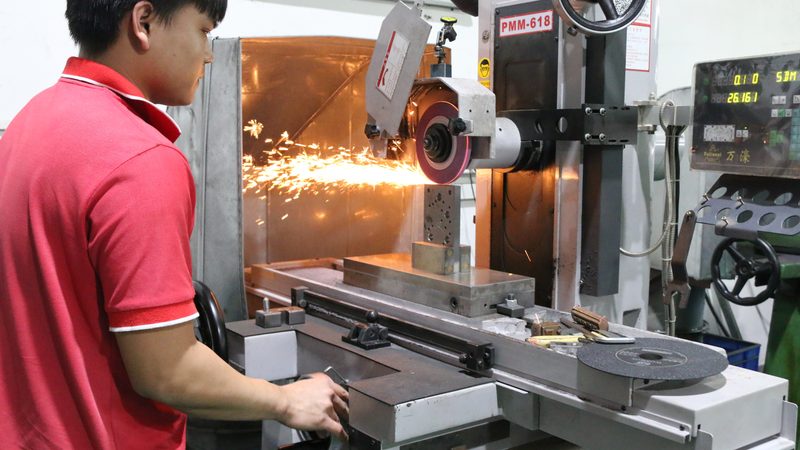 汽车压铸模具：揭秘使用寿命的关键因素