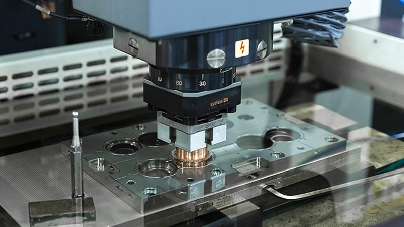 压铸模具与注塑模具：加工流程揭秘与关键要点